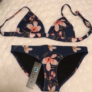 Never worn Cupshe bathing suit